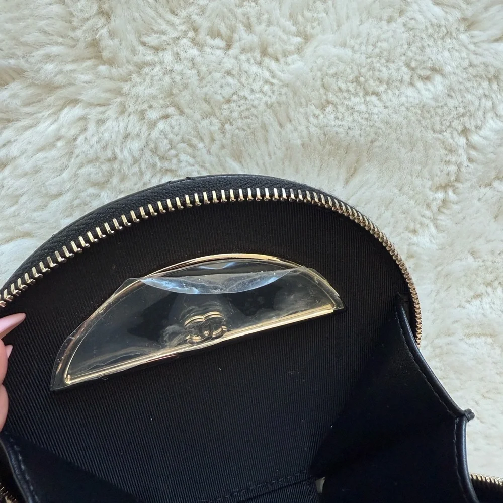 NEW!!! CHANEL crossbody caviar leather bag Authentic Retail 4600$